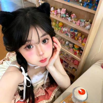 穿黑衣的女孩